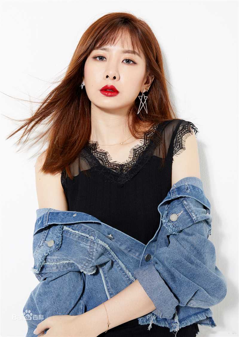 安心亚(Amber An)广告拍摄壁纸壁纸