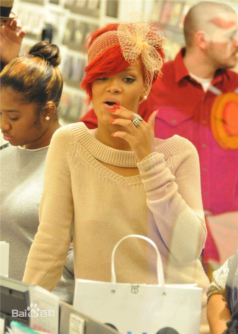 最新罗比恩·蕾哈娜·芬缇(Robyn Rihanna Fenty)精彩图册2