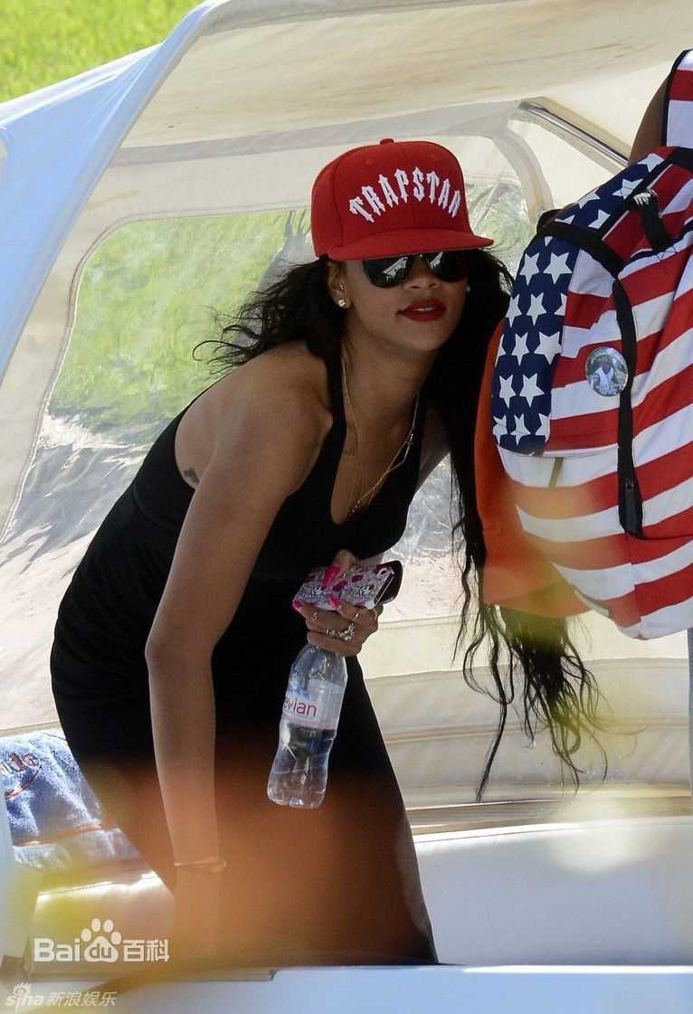 最全罗比恩·蕾哈娜·芬缇(Robyn Rihanna Fenty)蕾哈娜精彩图册