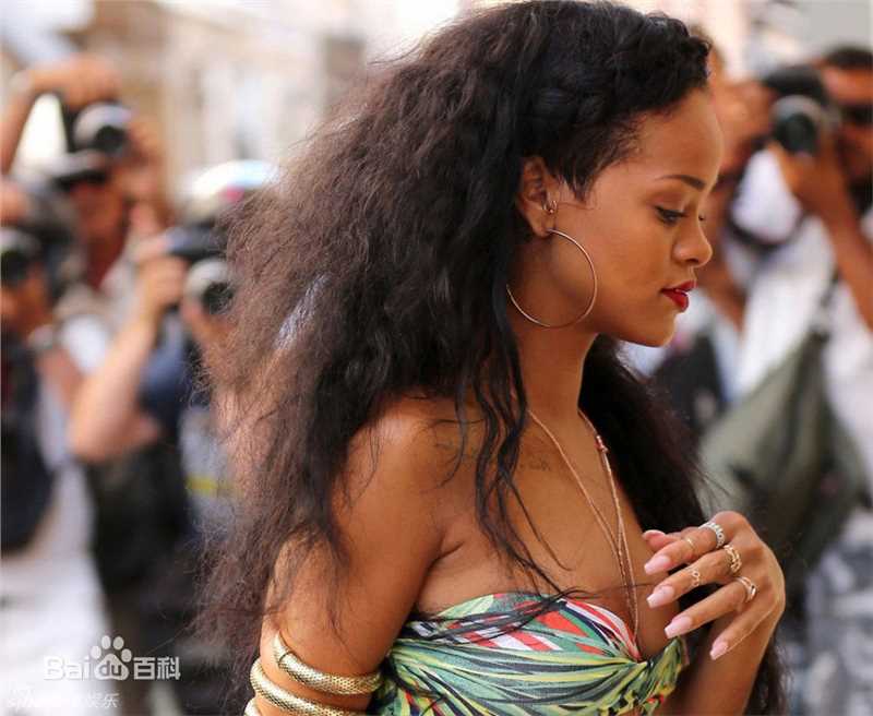 最全罗比恩·蕾哈娜·芬缇(Robyn Rihanna Fenty)蕾哈娜精彩图册