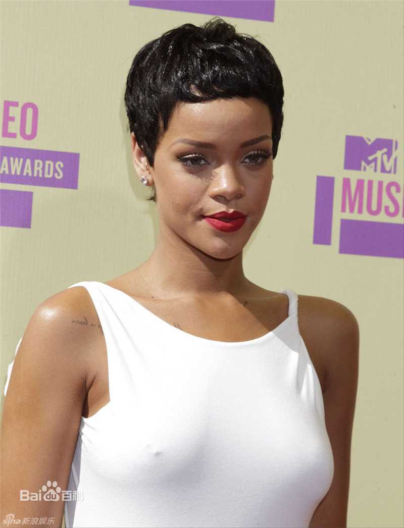 最全罗比恩·蕾哈娜·芬缇(Robyn Rihanna Fenty)蕾哈娜精彩图册