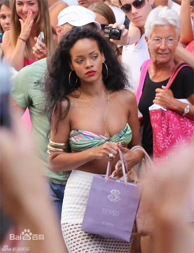 最全罗比恩·蕾哈娜·芬缇(Robyn Rihanna Fenty)蕾哈娜精彩图册