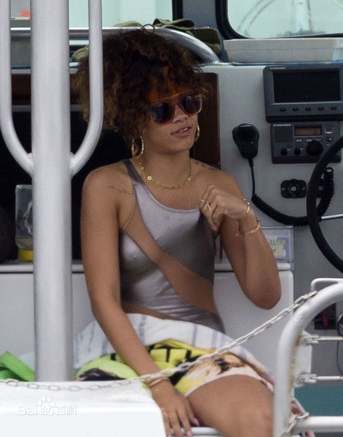 最新罗比恩·蕾哈娜·芬缇(Robyn Rihanna Fenty)蕾哈娜精彩图册