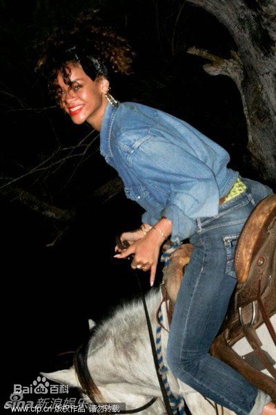 罗比恩·蕾哈娜·芬缇(Robyn Rihanna Fenty)蕾哈娜精彩图册