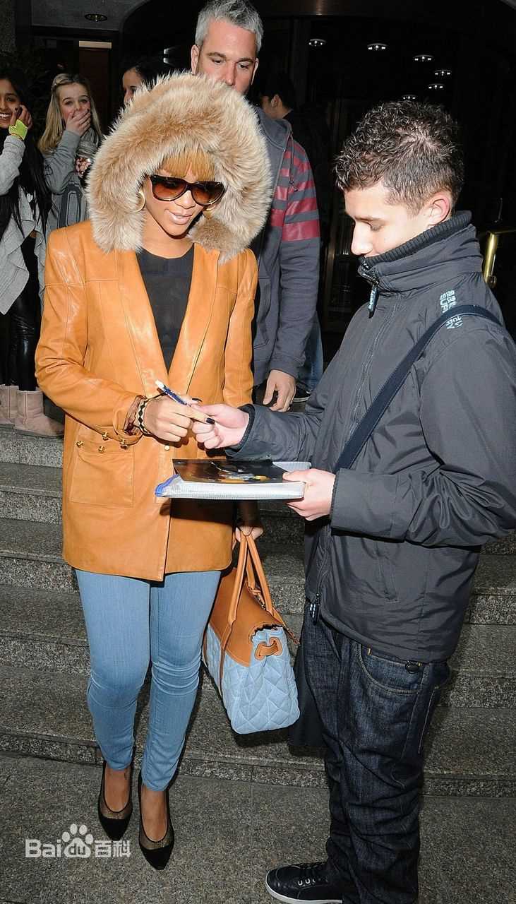 罗比恩·蕾哈娜·芬缇(Robyn Rihanna Fenty)蕾哈娜精彩图册