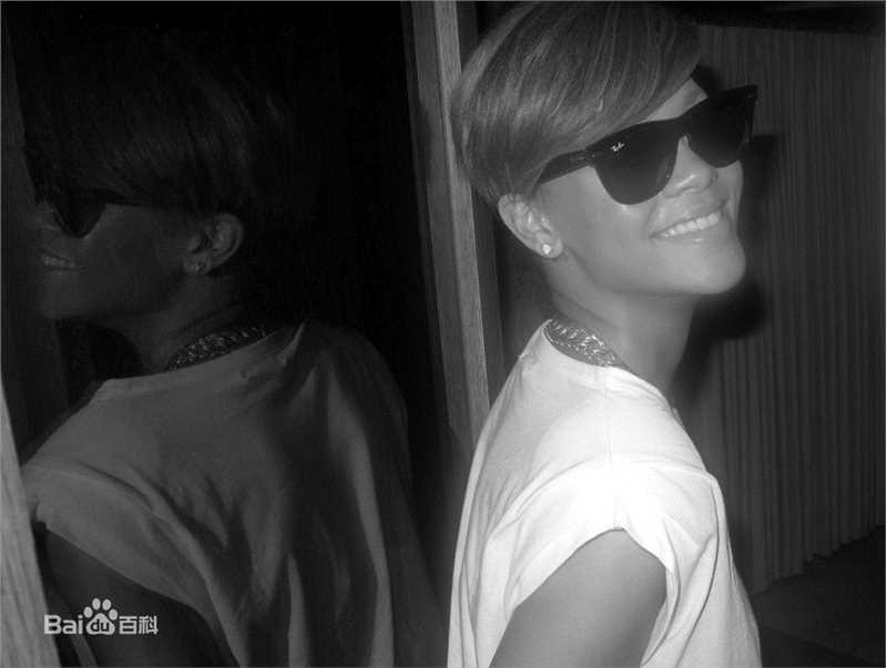 罗比恩·蕾哈娜·芬缇(Robyn Rihanna Fenty)蕾哈娜精彩图册