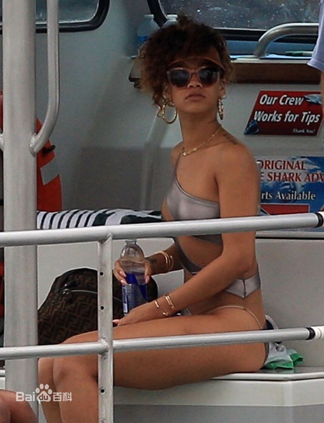 罗比恩·蕾哈娜·芬缇(Robyn Rihanna Fenty)蕾哈娜精彩图册