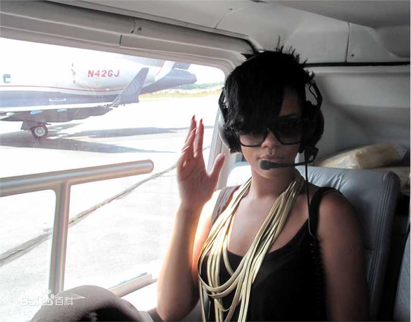 精选罗比恩·蕾哈娜·芬缇(Robyn Rihanna Fenty)蕾哈娜精彩图册