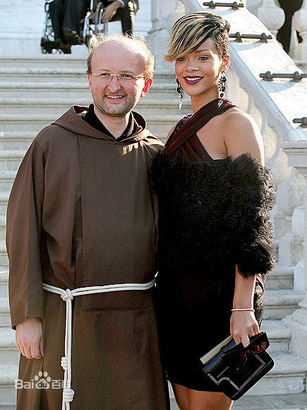 最全罗比恩·蕾哈娜·芬缇(Robyn Rihanna Fenty)蕾哈娜精彩图册