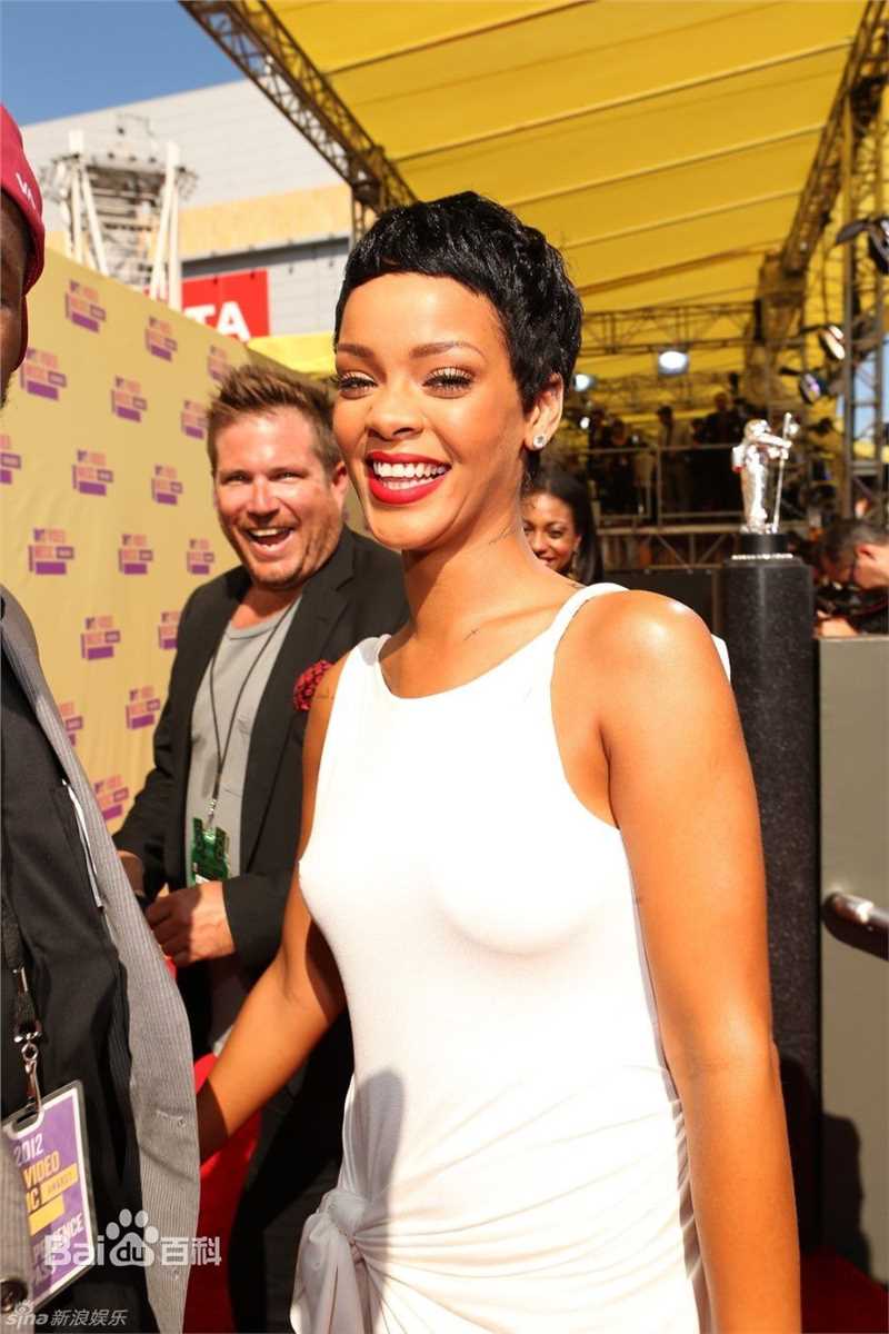 精选罗比恩·蕾哈娜·芬缇(Robyn Rihanna Fenty)蕾哈娜精彩图册