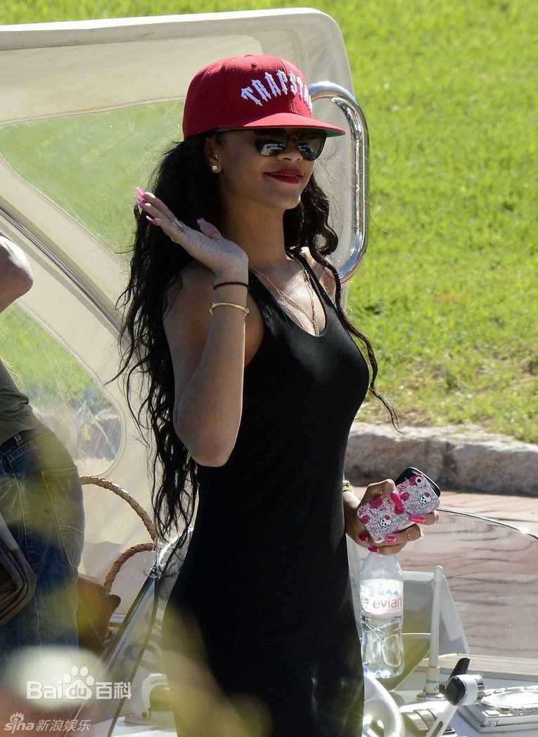 精选罗比恩·蕾哈娜·芬缇(Robyn Rihanna Fenty)蕾哈娜精彩图册