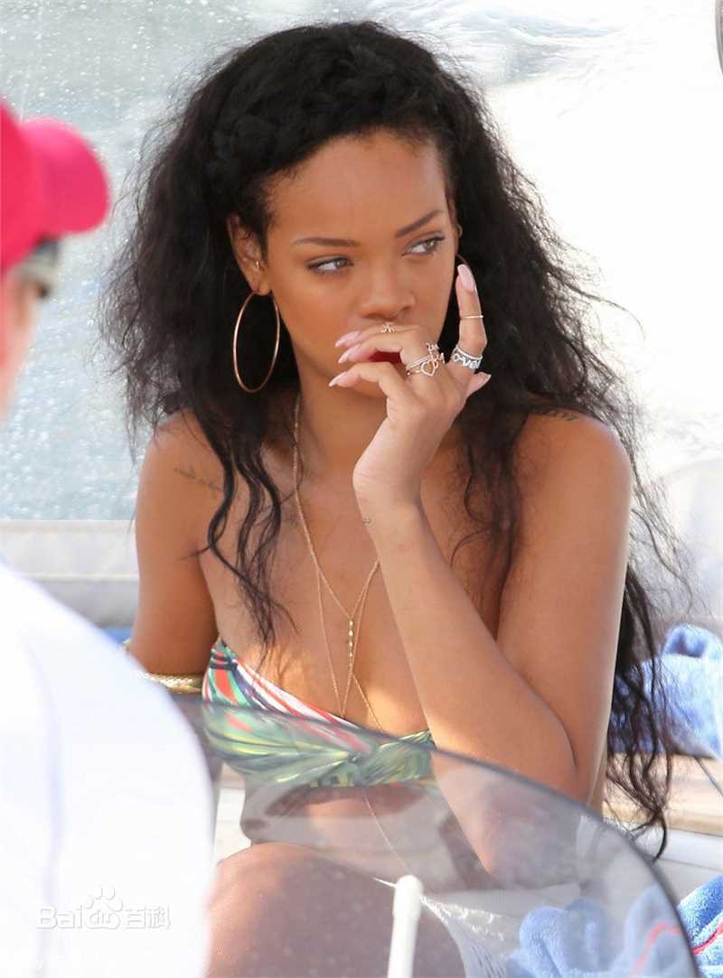 精选罗比恩·蕾哈娜·芬缇(Robyn Rihanna Fenty)蕾哈娜精彩图册