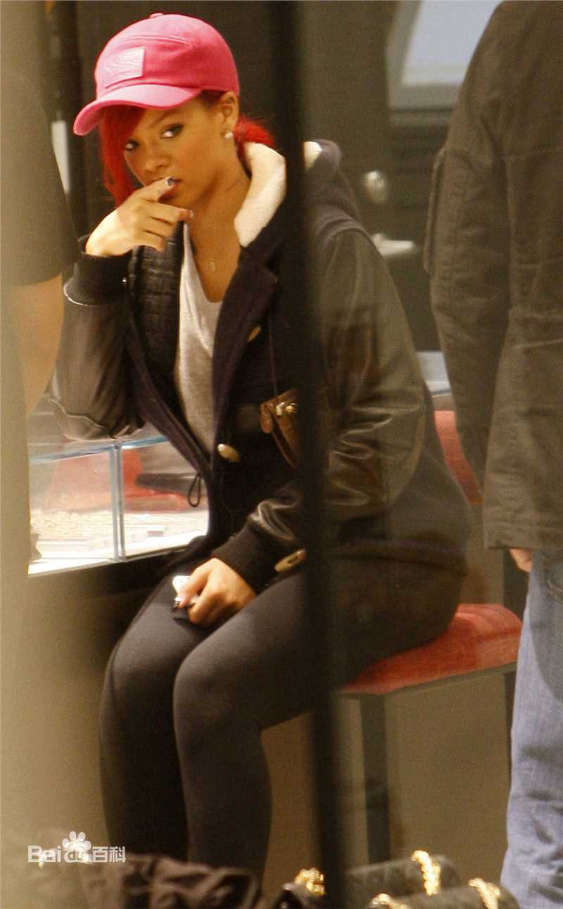 最优质罗比恩·蕾哈娜·芬缇(Robyn Rihanna Fenty)精彩图册1