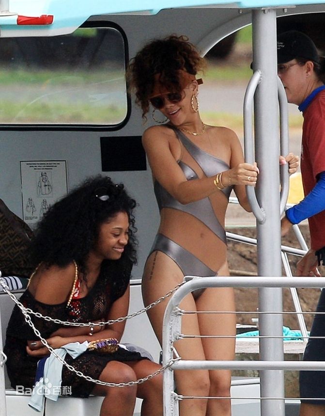 最全罗比恩·蕾哈娜·芬缇(Robyn Rihanna Fenty)蕾哈娜精彩图册