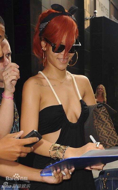 最全罗比恩·蕾哈娜·芬缇(Robyn Rihanna Fenty)蕾哈娜精彩图册