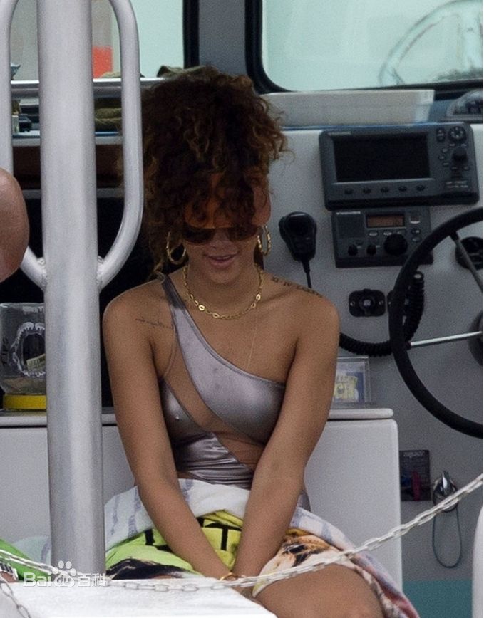 最全罗比恩·蕾哈娜·芬缇(Robyn Rihanna Fenty)蕾哈娜精彩图册