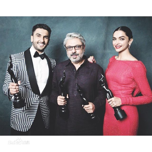 迪皮卡·帕度柯妮(Deepika Padukone)获奖素颜照壁纸