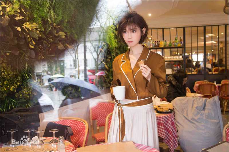 卢杉(Amber)生活照素颜照相册