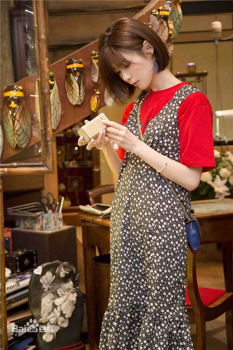 卢杉(Amber)生活照素颜照相册