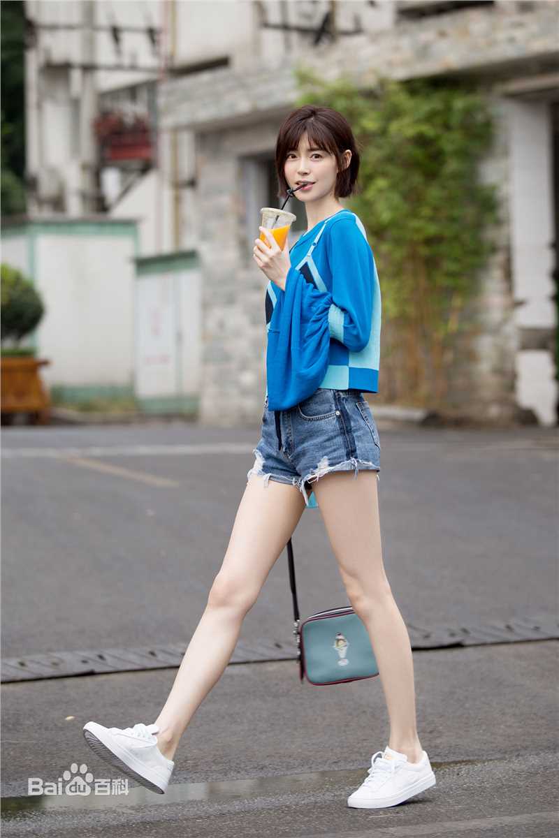 卢杉(Amber)生活照素颜照相册