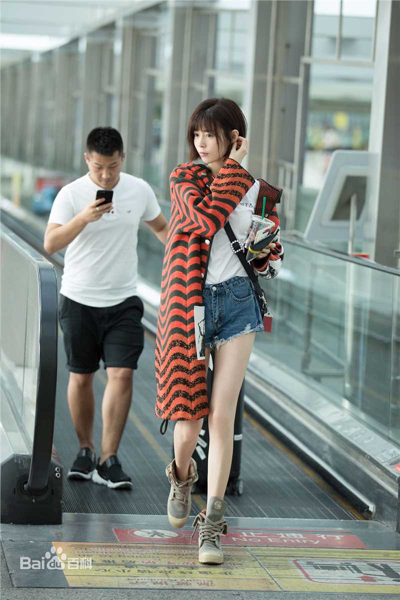 卢杉(Amber)生活照素颜照相册