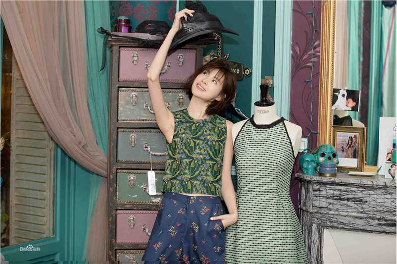 卢杉(Amber)生活照素颜照相册