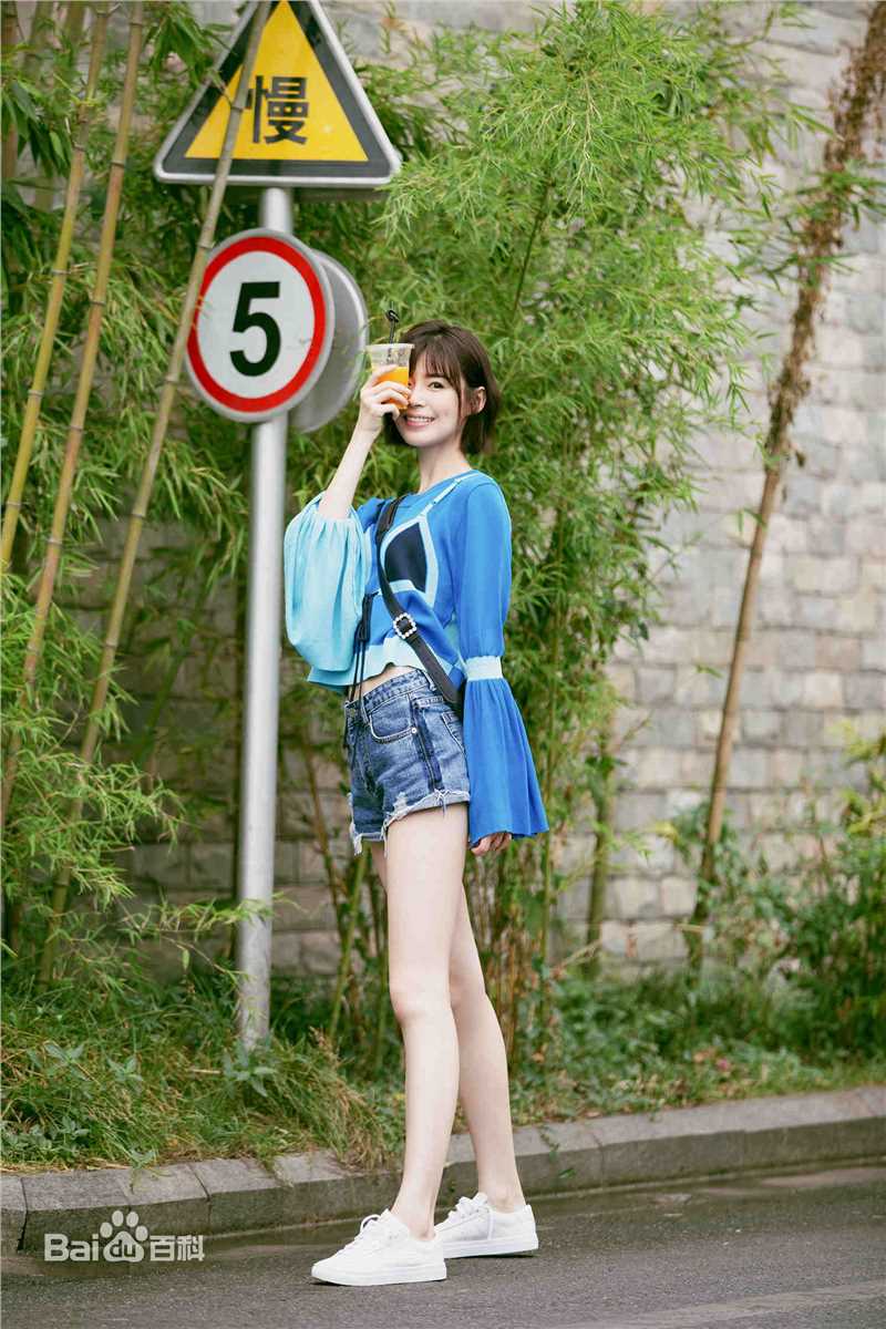 卢杉(Amber)生活照素颜照相册