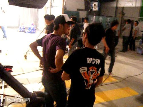 古宇工作照壁纸壁纸