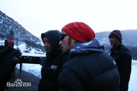 古宇工作照壁纸壁纸