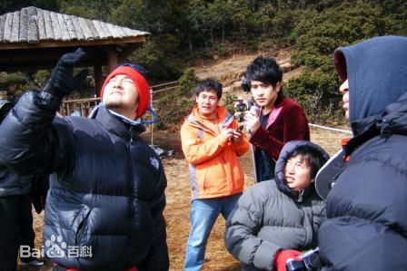 古宇工作照壁纸壁纸