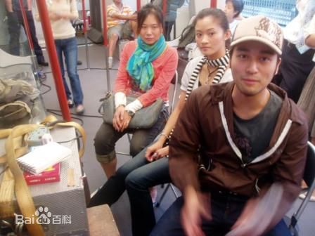 古宇工作照壁纸壁纸