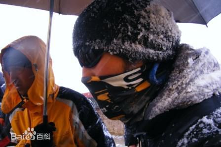 古宇工作照壁纸壁纸