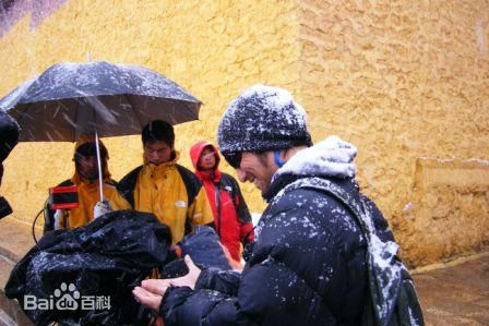 古宇工作照壁纸壁纸