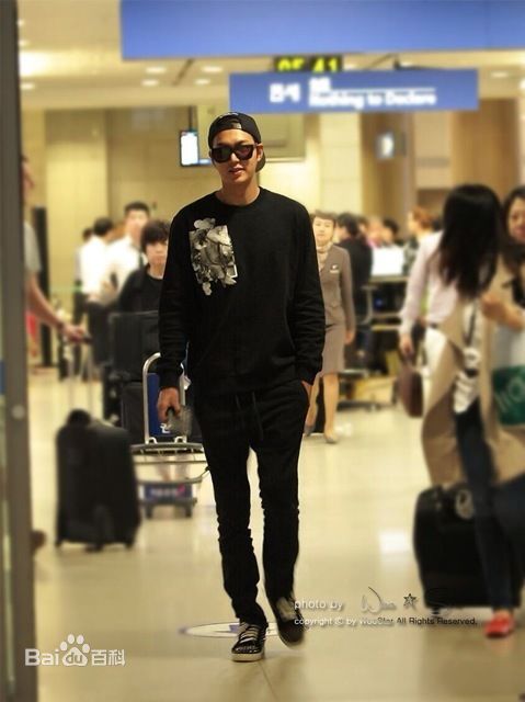 李敏镐（hào）(Lee MinHo、イ ミンホ)行走的画报图册