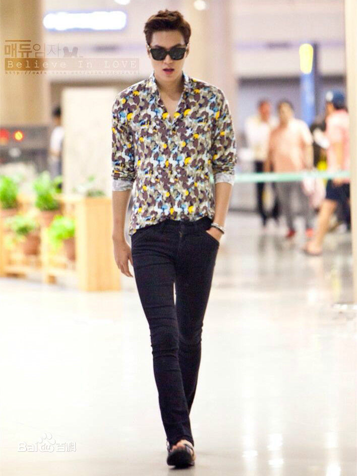 李敏镐（hào）(Lee MinHo、イ ミンホ)行走的画报图册