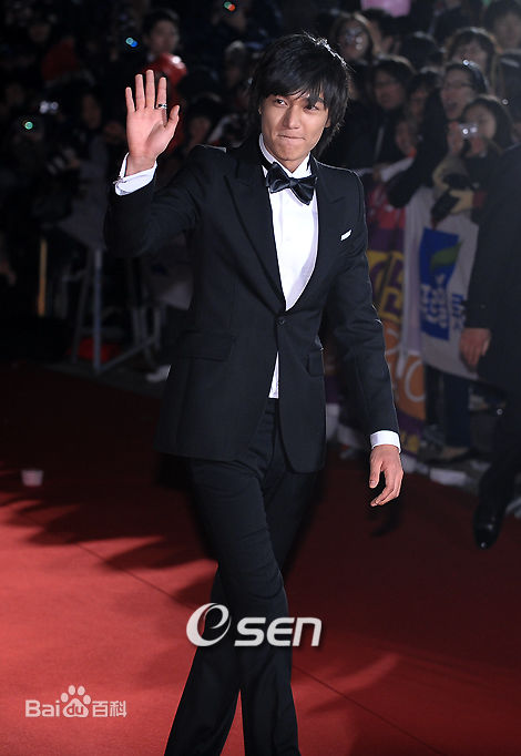 李敏镐（hào）(Lee MinHo、イ ミンホ)2009.2    第45届百想艺术大赏图册