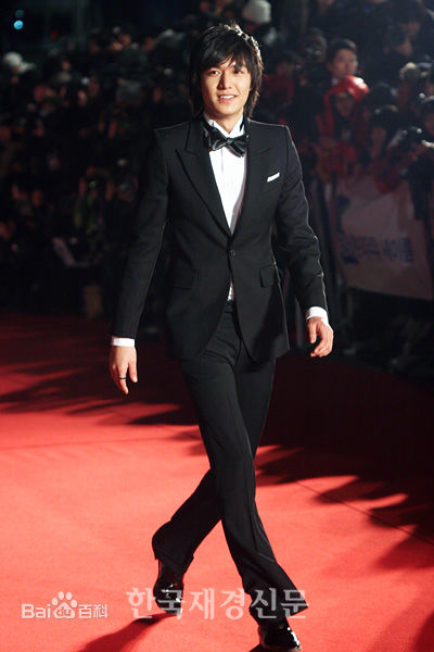 李敏镐（hào）(Lee MinHo、イ ミンホ)2009.2    第45届百想艺术大赏图册