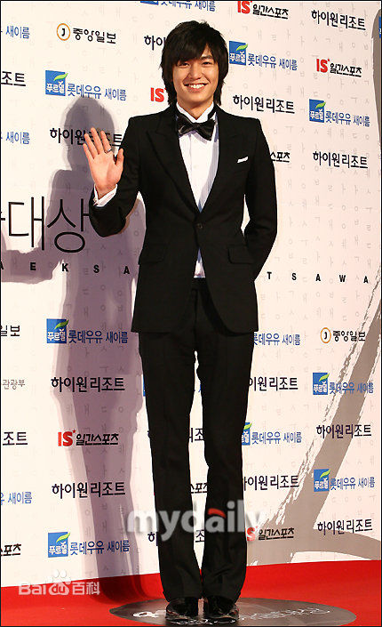 李敏镐（hào）(Lee MinHo、イ ミンホ)2009.2    第45届百想艺术大赏图册