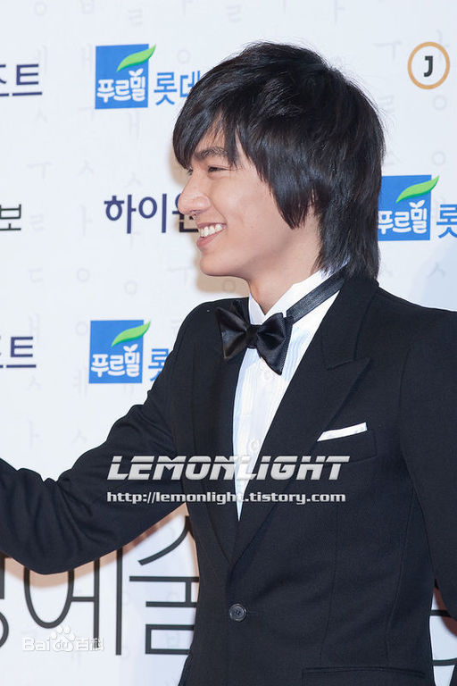 李敏镐（hào）(Lee MinHo、イ ミンホ)2009.2    第45届百想艺术大赏图册