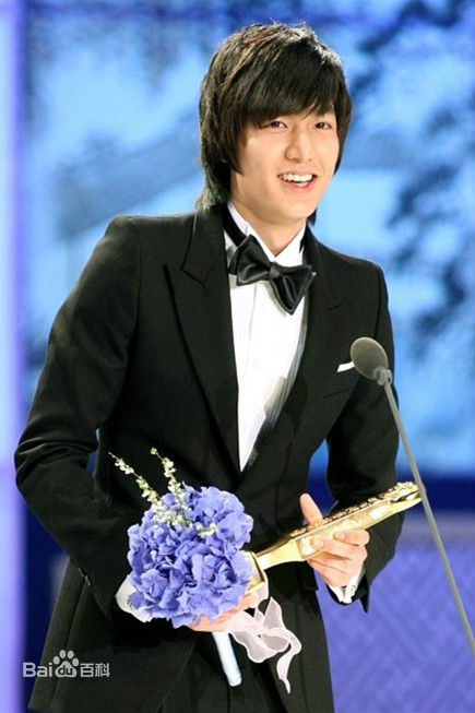 李敏镐（hào）(Lee MinHo、イ ミンホ)2009.2    第45届百想艺术大赏图册