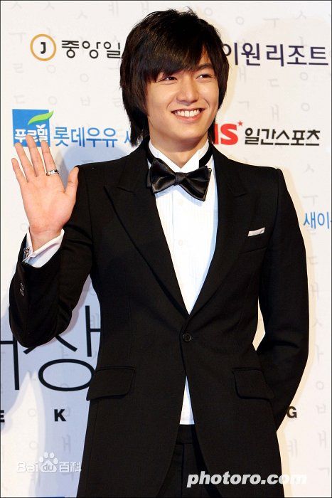 李敏镐（hào）(Lee MinHo、イ ミンホ)2009.2    第45届百想艺术大赏图册