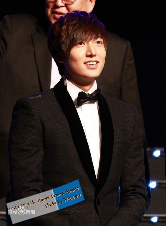 李敏镐（hào）(Lee MinHo、イ ミンホ)2011.10    韩国电视剧大奖前后照片