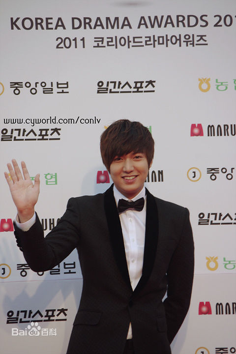 李敏镐（hào）(Lee MinHo、イ ミンホ)2011.10    韩国电视剧大奖前后照片