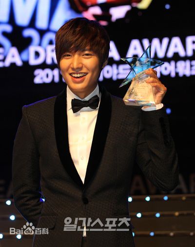 李敏镐（hào）(Lee MinHo、イ ミンホ)2011.10    韩国电视剧大奖前后照片