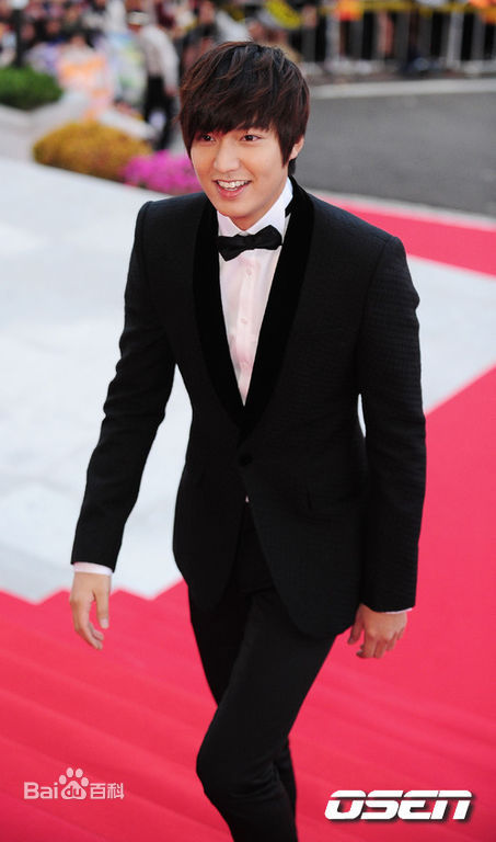 李敏镐（hào）(Lee MinHo、イ ミンホ)2011.10    韩国电视剧大奖前后照片