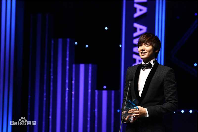 李敏镐（hào）(Lee MinHo、イ ミンホ)2011.10    韩国电视剧大奖前后照片