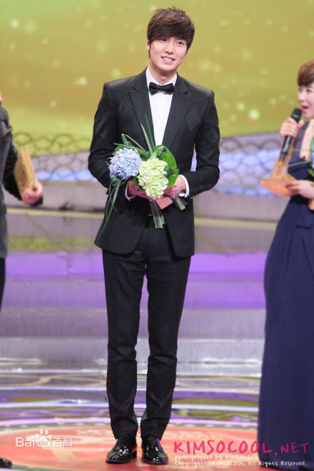 李敏镐（hào）(Lee MinHo、イ ミンホ)2011.12  S演技大赏壁纸壁纸