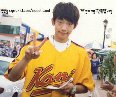 郑智薰(英文名:Rain 韩文名：  罗马拼音：Jung Ji Hoon)小时候前后照片