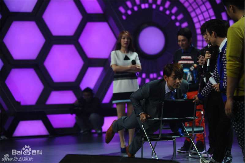 郑智薰(英文名:Rain 韩文名：  罗马拼音：Jung Ji Hoon)快乐大本营 2014-03-08素颜照相册