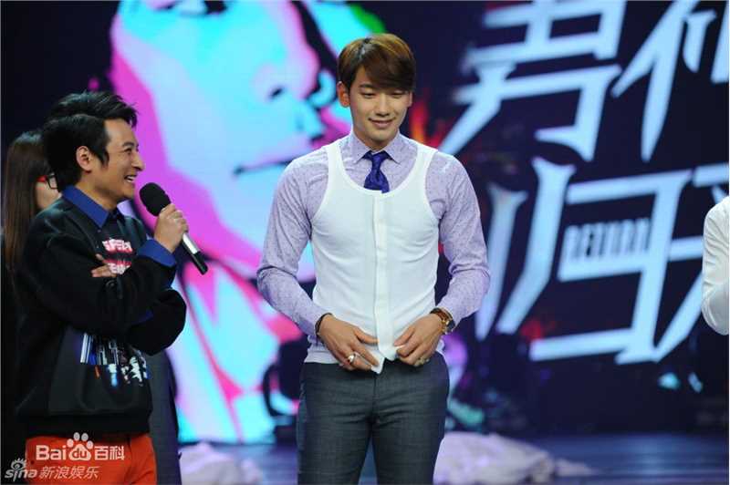 郑智薰(英文名:Rain 韩文名：  罗马拼音：Jung Ji Hoon)快乐大本营 2014-03-08素颜照相册